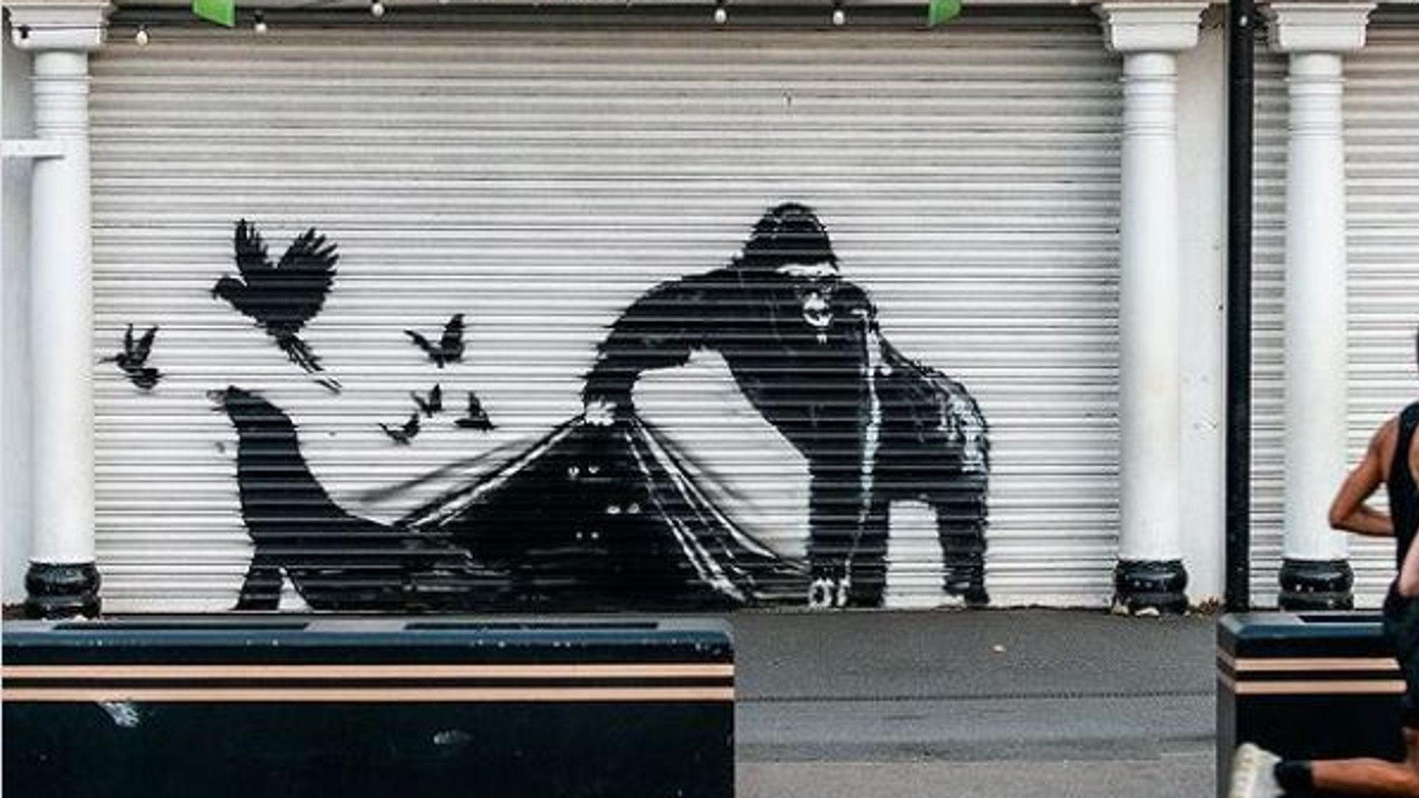 banksy 支援 Banksy impacta de nuevo: en su noveno día de creación, utiliza el